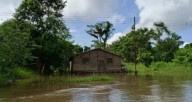 En el Delta Medio reconstruyen sus casas con los restos que quedaron tras afectaciones del Orinoco