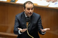 Al menos cuatro socialistas amenazan con apoyar la moción de censura a Lecornu
