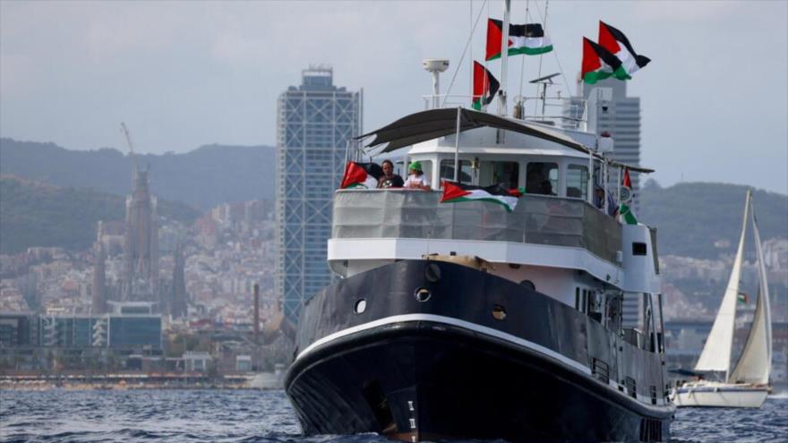 Un barco de Flotilla Sumud rompe asedio israelí y entra en aguas de Gaza