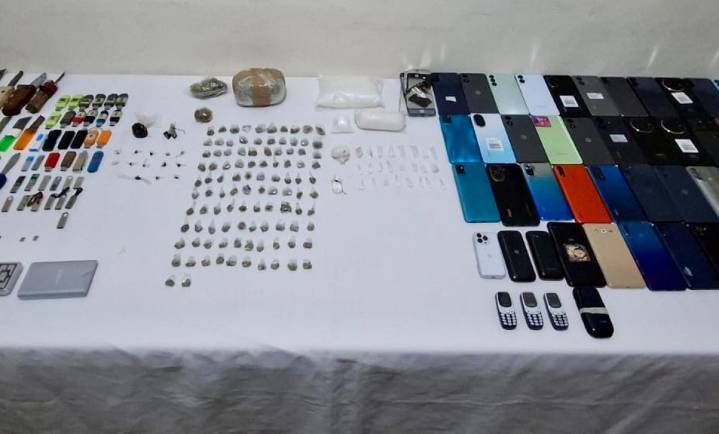 Decomisa la SSP celulares y droga en cárcel de Chilpancingo