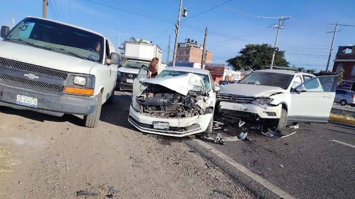 Carambola en bulevar Solidaridad deja dos personas lesionadas
