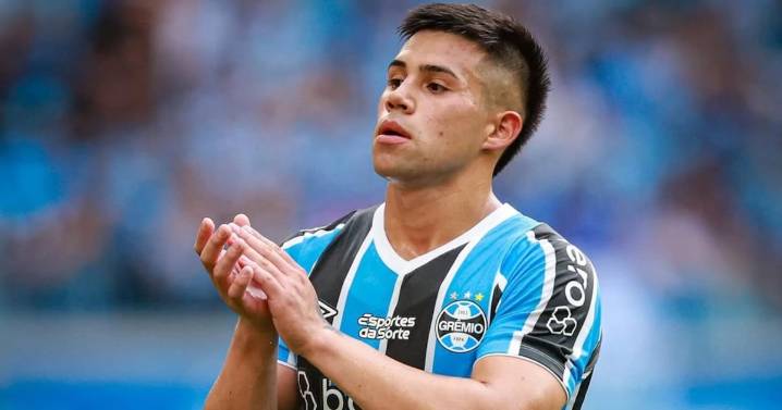 La UC logra el pago de millonaria cuota por venta de Alexander Aravena tras demandar a Gremio en la FIFA