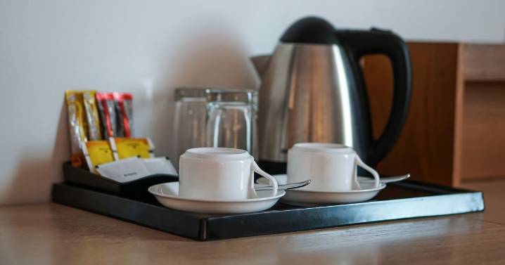 Traveller spends one night in hotel room is gobsmacked after unusual note