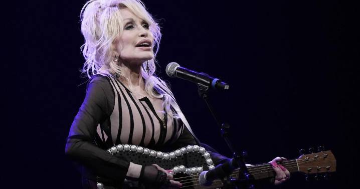 Dolly Parton, in full glam, puts rumors about her health to rest: ‘Do I look sick to you?’