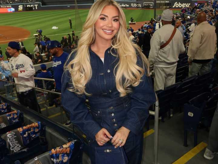 Chelsea Freeman, la esposa del primera base Freddie Freeman que marca tendencia en cada juego de la Serie Mundial de la MLB