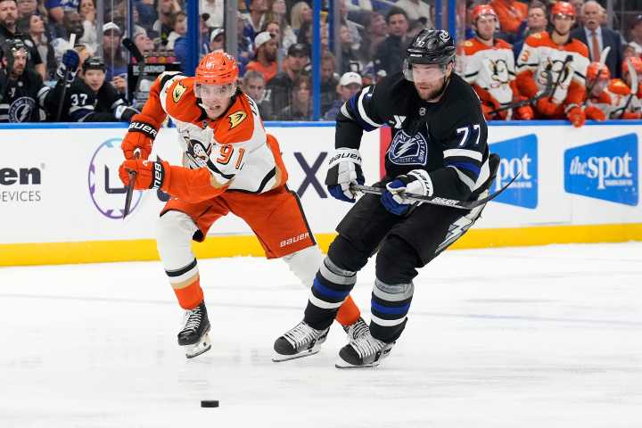 Tampa Bay edges Ducks as Kucherov scores 1,000th point