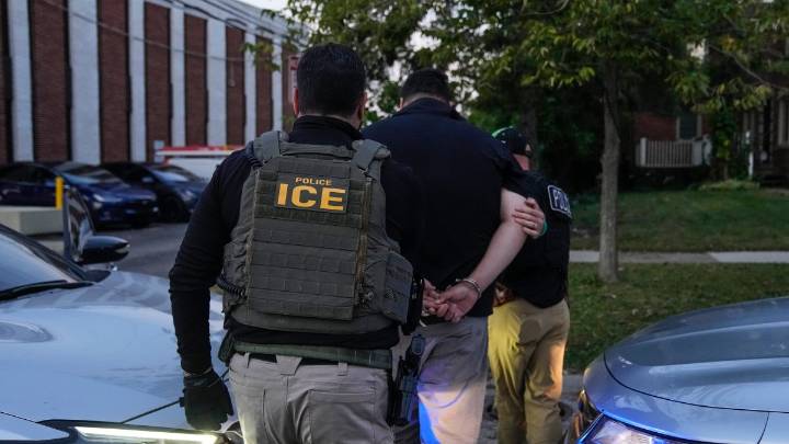 ICE ad blitz aims to lure local law enforcement officers