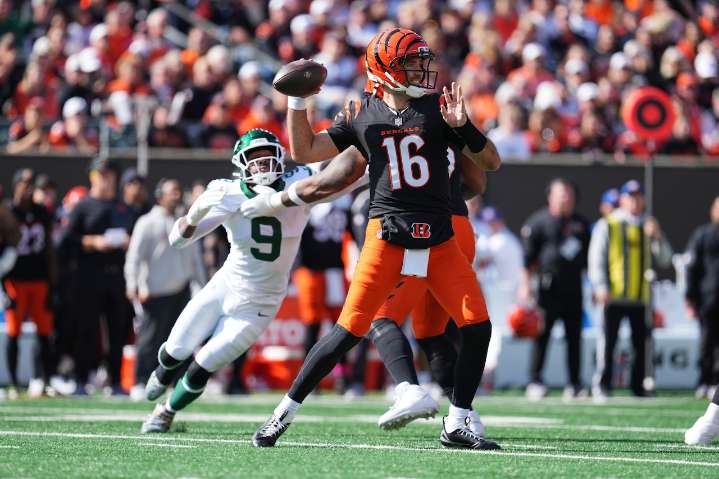 Bengals coach Zac Taylor gives injury updates to Joe Flacco, Trey Hendrickson