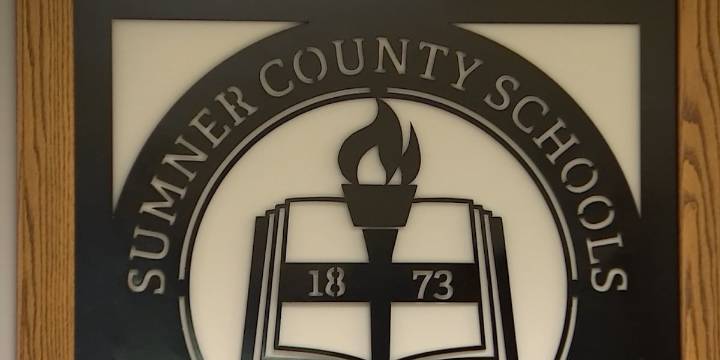 School board gets in debate over saying ‘Christmas’ or ‘winter’ break in academic calendar