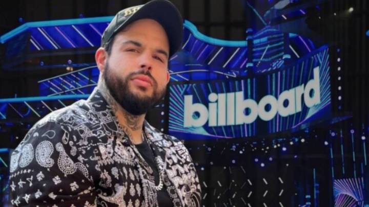 Emiliano Aguilar despotrica contra los Latin Billboard 2025: "estaba sentado en las escaleras, ni asiento me dieron"
