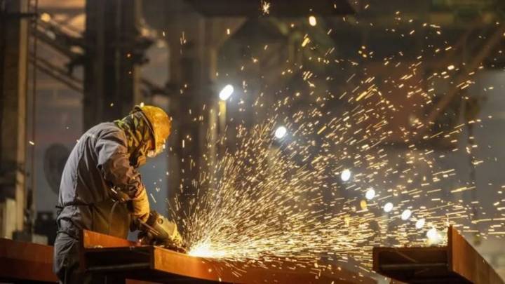 Preocupante caída de la cantidad de empleadores y puestos de trabajo registrados