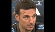 "Están tocando la puerta". El extraño momento que vivió Scaloni en plena conferencia tras la goleada ante Puerto Rico