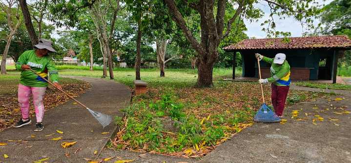 Continúa el mantenimiento en los espacios verdes en la ciudad de Maturín