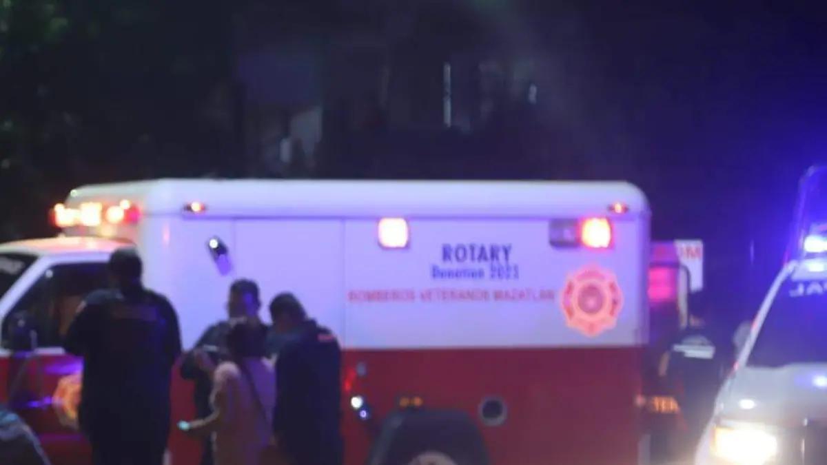 Pese a reforzamiento de la seguridad, atacan con explosivos llantera en Mazatlán; hay 2 heridos graves