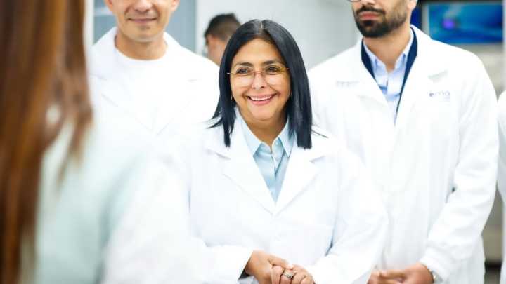 Venezuela garantiza abastecimiento pleno de medicamentos y busca rutas para la exportación