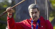 Nicolás Maduro pide quitar nacionalidad a quien "se sume" a una invasión extranjera en Venezuela | Leopoldo López 