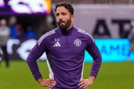 Manchester United sign deal for hot prospect midfielder to arrive next year