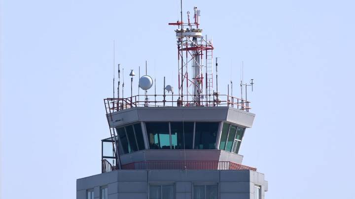 El aeropuerto de Vigo recupera su sistema de navegación con baja visibilidad tras 15 días con problemas