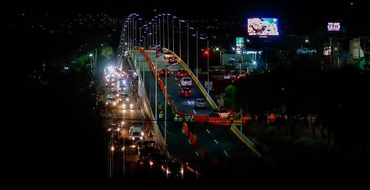 ¡Atentos! Este sábado abren carril reversible en puente Eréndira solo para autos ligeros