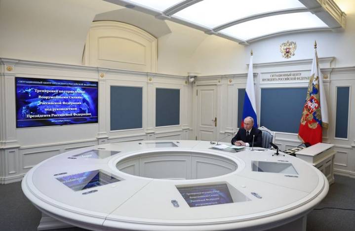 Vladimir Putin oversees readiness test of Russia's nuclear forces