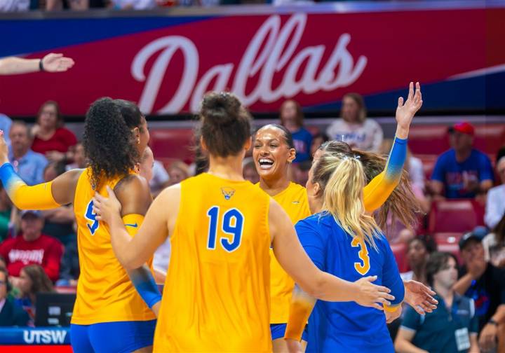 Olivia Babcock's record-breaking performance propels Pitt to 5