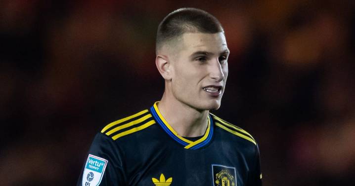 'Broken' Man United youngster Rhys Bennett reveals his dad has taken his own life
