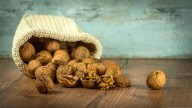 ¿Qué le pasa a tu salud si comes nueces después de cenar?