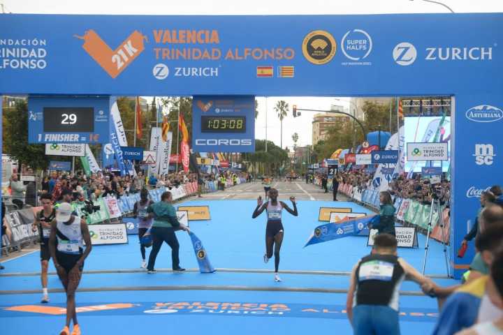 Despite Olympic Star’s World Record Holding, Valencia Half Marathon Delivers a Day of Outstanding Achievements Despite Olympic stars and world records, the Valencia Half Marathon delivered an unforget