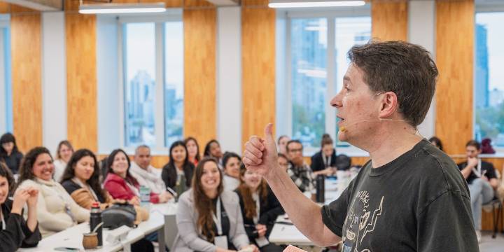 “Lo que empieza en el aula no termina ahí”: un encuentro para transformar la escuela y la comunidad