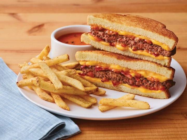 Applebee’s Amps up 2 for $25 Menu with New Grilled Cheese Cheeseburger