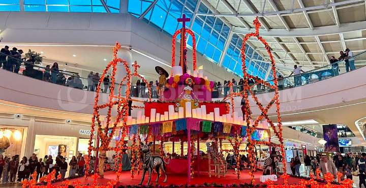 Con color y tradición, Espacio Las Américas presenta su altar monumental de Día de Muertos