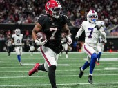 Los Bills se apagan: Bijan Robinson los hizo pedazos y Patriots se adueñan del Este