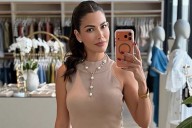 Ana Patricia Gámez elegante ante el espejo, y otros looks del día