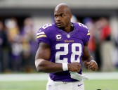 Former NFL superstar arrested in Texas on multiple charges