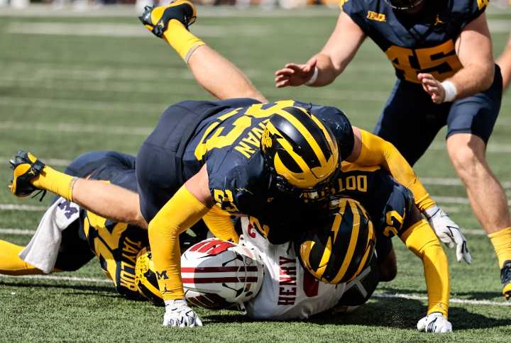 Michigan football handles slumping Wisconsin for second Big Ten win