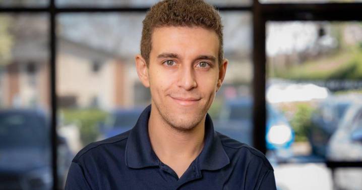 Muere Daniel Naroditsky a los 29 años, el gran maestro de ajedrez estadounidense
