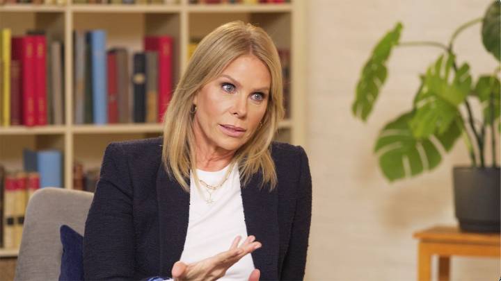 Cheryl Hines tearfully recalls nephew's death, heroic organ donation