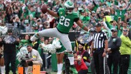 Eagles’ Saquon Barkley limps off to blue tent with apparent injury vs. Giants