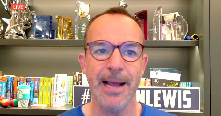 Martin Lewis advises 'many' O2 customers to 'leave now' and adds 'act quickly'