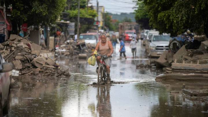 Inundaciones son “el espejo de una nueva normalidad climática”: rector de la UNAM
