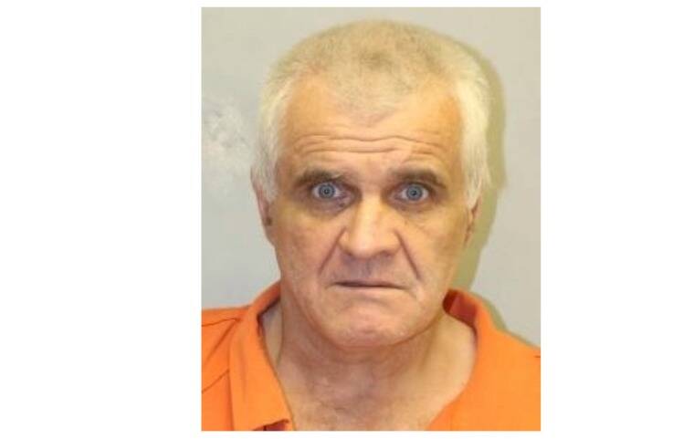 Police: Knife-wielding, naked man breaks into Hawaii island home