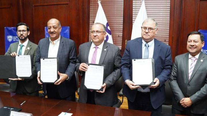 Ofrecerán UACH y SFP 120 becas a trabajadores para profesionalizarlos