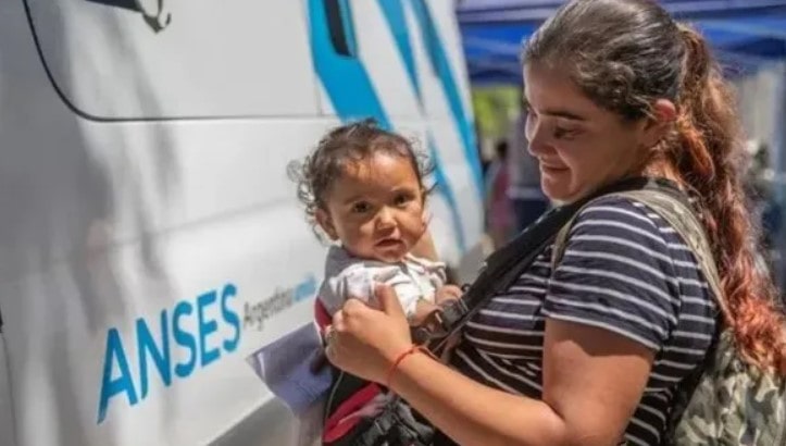 AUH ANSES: quiénes cobran más de $390.000 en octubre 2025