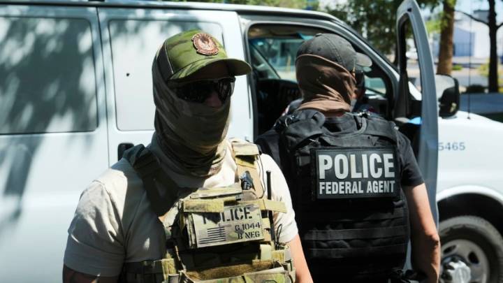 Desafían a Trump: policías de California podrían arrestar a agentes enmascarados de ICE