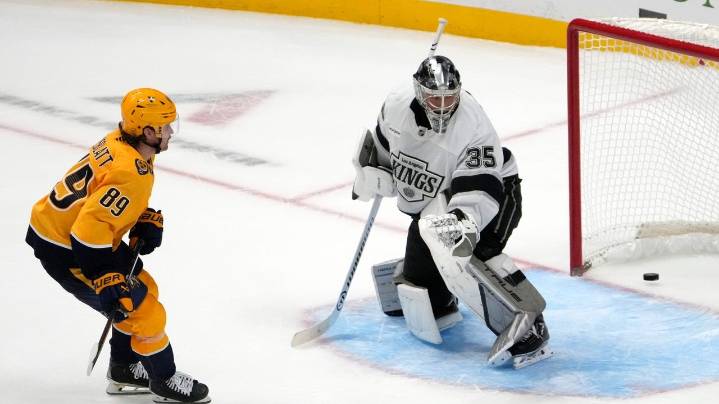 Ozzy Wiesblatt scores deciding goal of shootout in 9th round to lead Predators past Kings 5