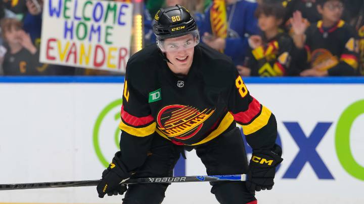 Cootes hoping to stay in NHL as 18-year-old, Canucks 'keeping door open'