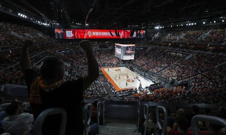 El Valencia no venderá entradas para la visita del Hapoel y estudia cómo jugar el partido