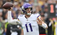 Why did Carson Wentz momentarily leave the Vikings vs Browns Week 5 game in London?