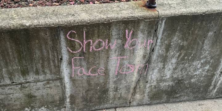 Rep. Barrett calls out ‘vandalism’ after protestors chalked outside Lansing office
