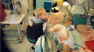 "Es increíble". Una terapia experimental salva la vida de más de medio centenar de niños con una enfermedad letal